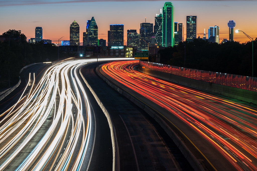Jejak Waktu, Keindahan Fotografi Eksposur Panjang di Dallas